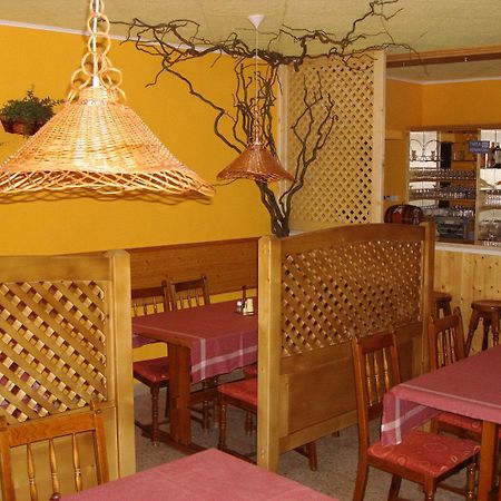 Kis-Duna Motel & Camping Мошонмадьяровар Экстерьер фото