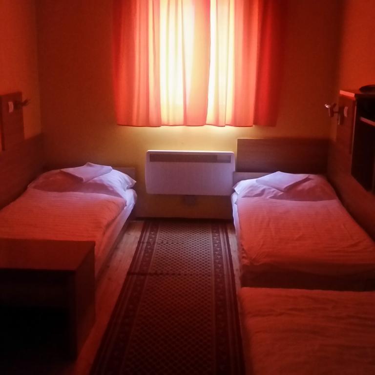 Kis-Duna Motel & Camping Мошонмадьяровар Экстерьер фото