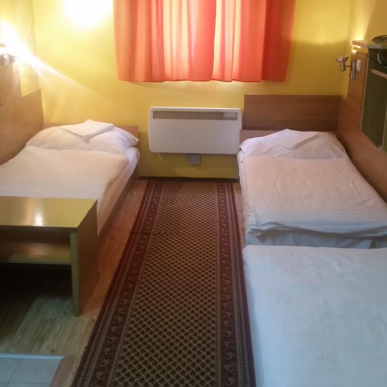 Kis-Duna Motel & Camping Мошонмадьяровар Экстерьер фото