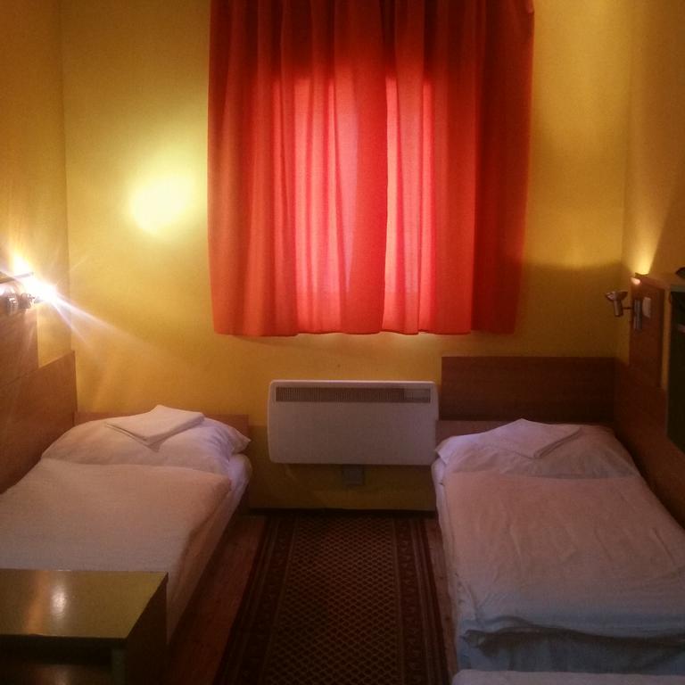 Kis-Duna Motel & Camping Мошонмадьяровар Экстерьер фото